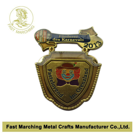 Antique Fancy Cartoon Brooch Pin Blinking Emblem Embossing Badge Supplier